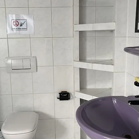 Smoke Free Small With Garden View Apartment *